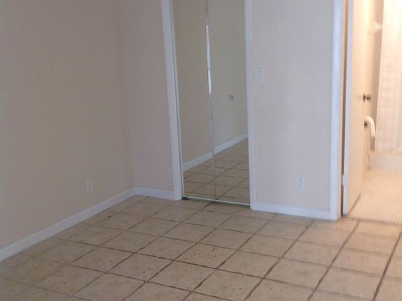 2nd image of 220 Lakeview Dr APT 101