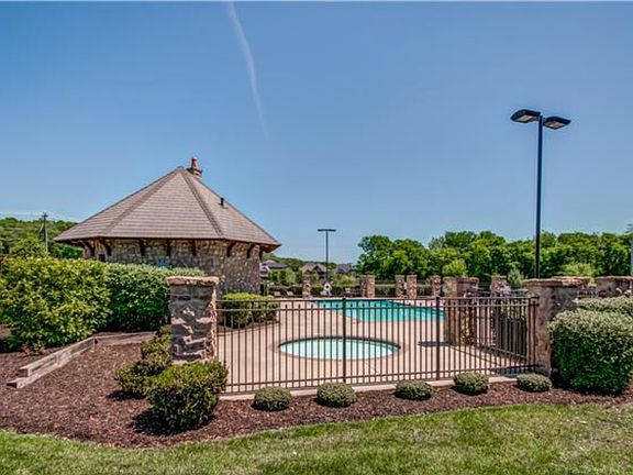 5th image of 5041 Montelena Dr