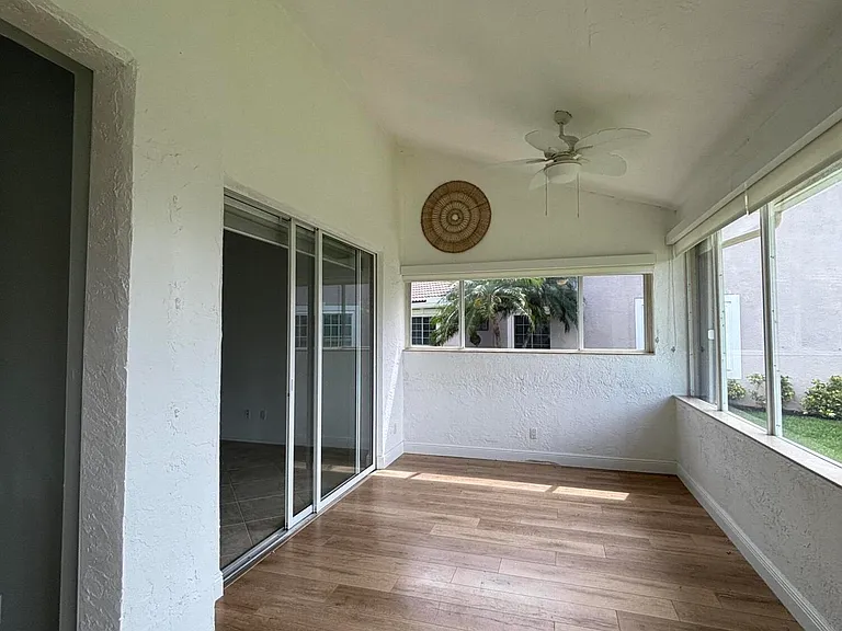 225 N Lakeshore Dr — Photo 32