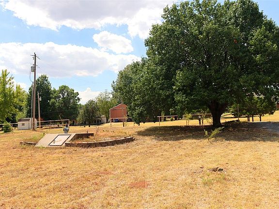 3rd image of 818 Coal Creek Rd