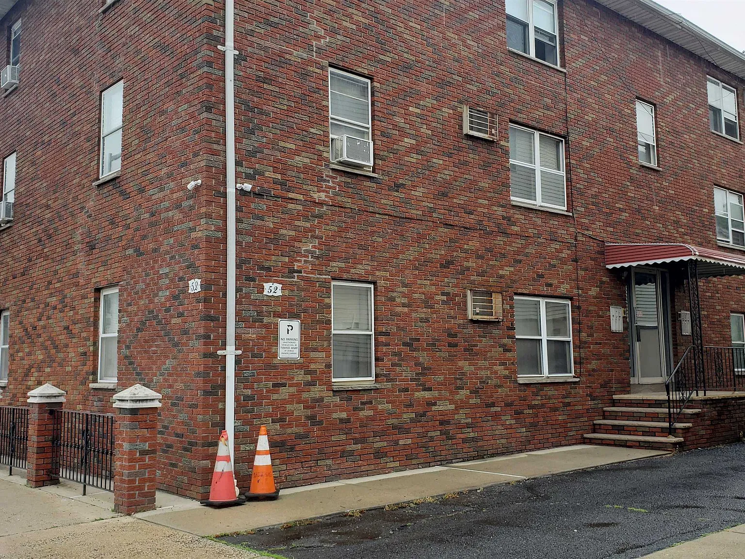 2 bed, 1.0 bath, $2,000 — Photo 2