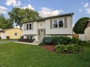 4521 Pine Al Dr, Machesney Park, IL 61115