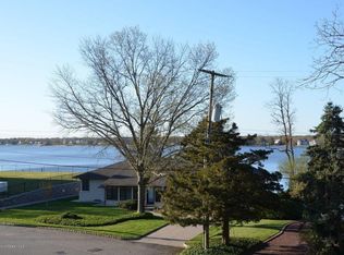 108 Cranmoor Dr, Toms River, NJ