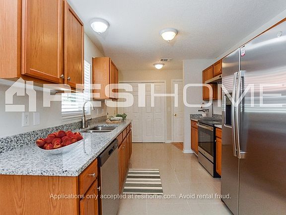 4th image of 2513 Yale Ave