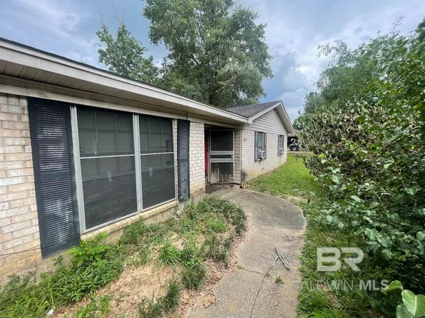 46114 Sunset Dr, Bay Minette, AL 36507