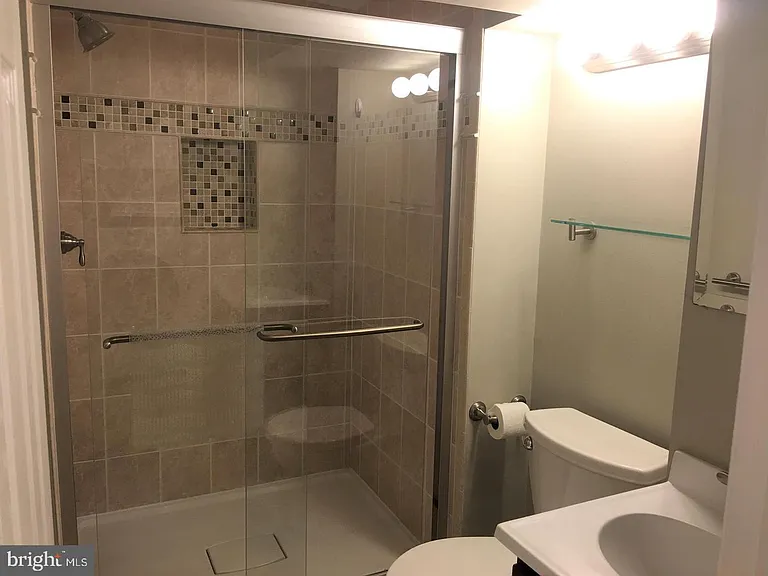 21 E Myrtle St — Photo 24