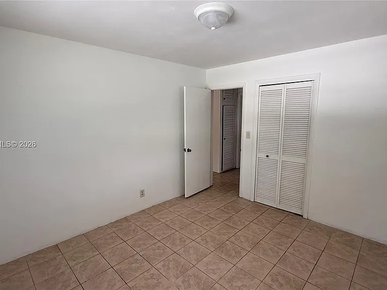 4940 SW 28th Ter #S — Photo 7