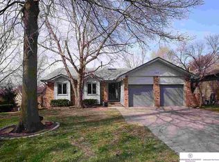 15688 Fountain Hills Dr, Omaha, NE 68118