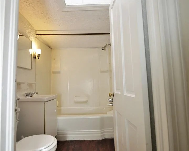 808 Cathedral St — Photo 20