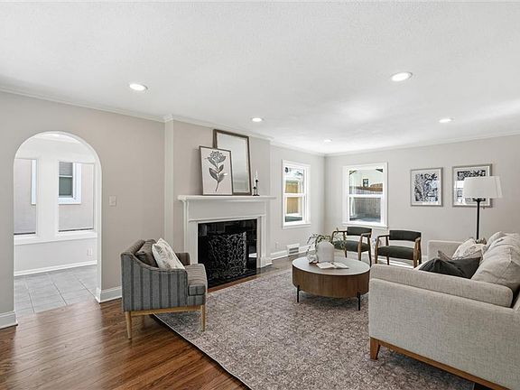 3rd image of 1259 W Gregory Blvd