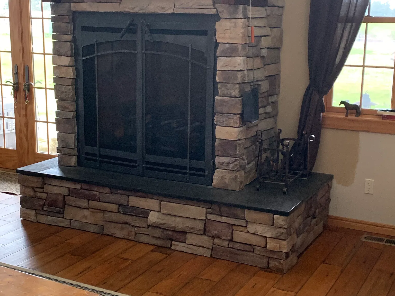 4 bed, 2.5 bath, 3832 sqft, $3,500 — Photo 4