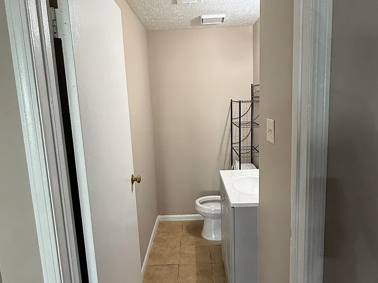 2405 Greenwood Dr — Photo 9