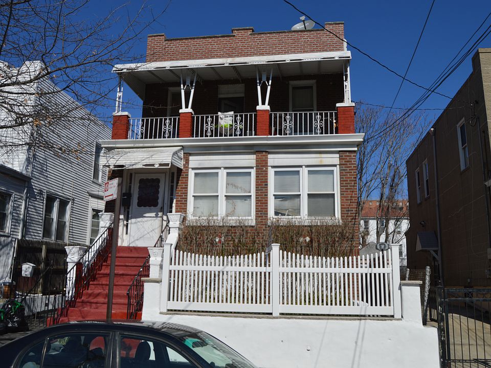 1st image of 835 E 231st St