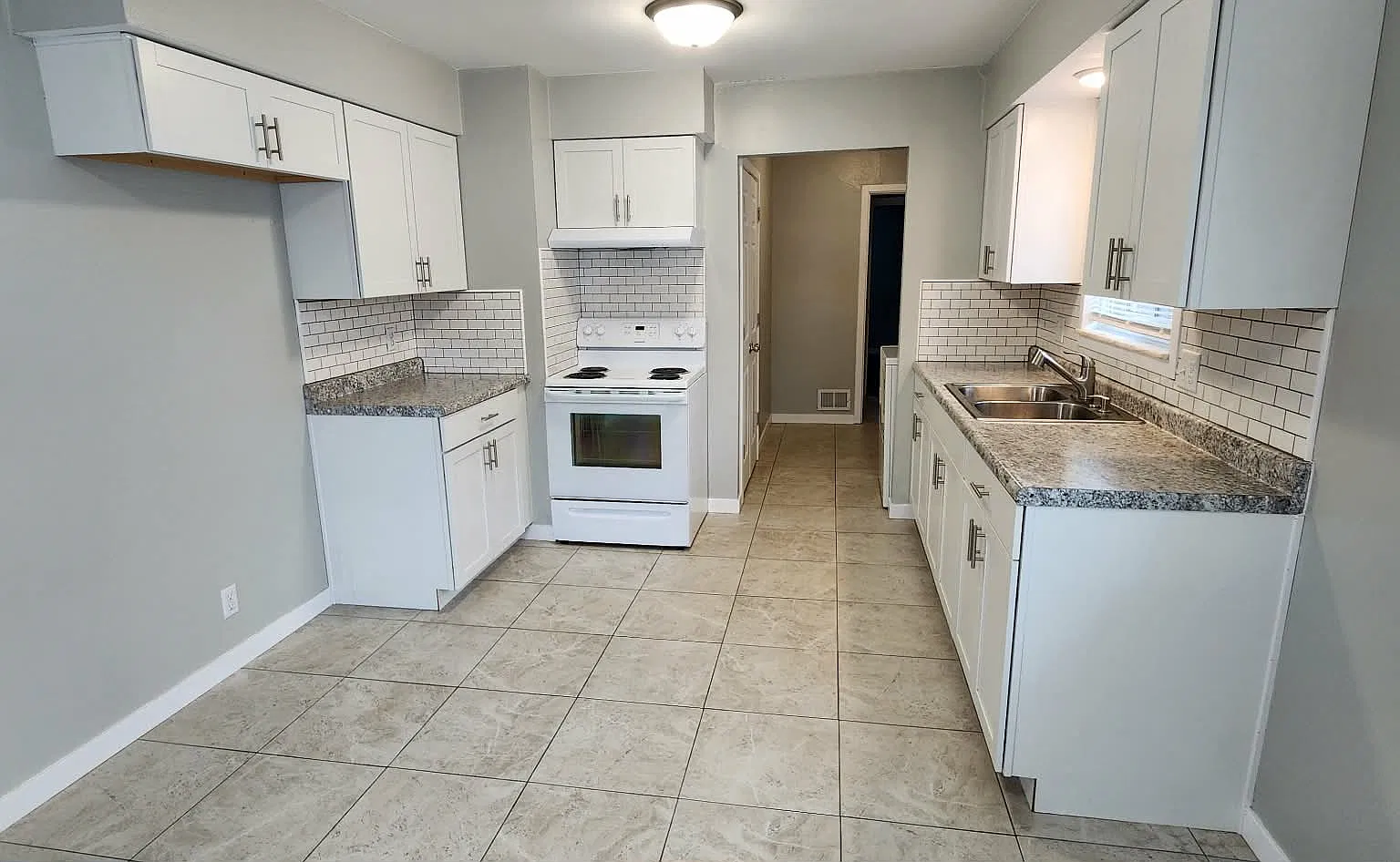 3 bed, 1.5 bath, 1056 sqft, $1,325 — Photo 2