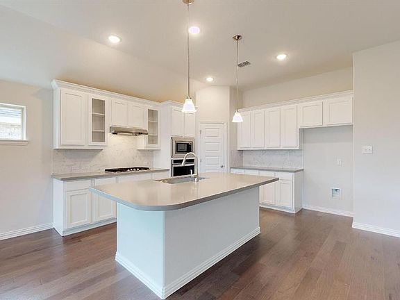 2nd image of 2805 Mesquite Ave
