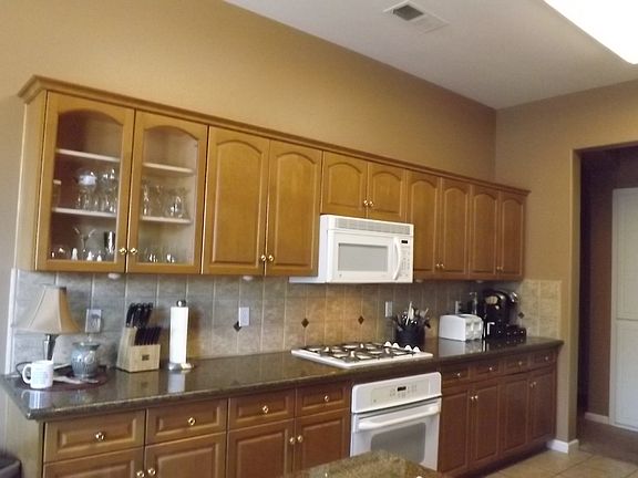 2nd image of 2953 Celeste Ave