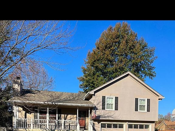 House situated in quiet street in the Regency subdivision of Kearney.