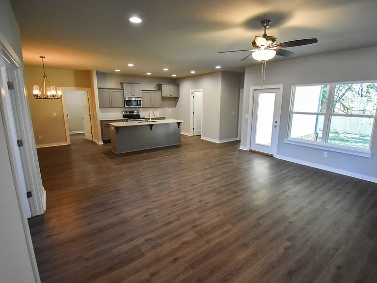 467 N Tacoma St — Photo 3
