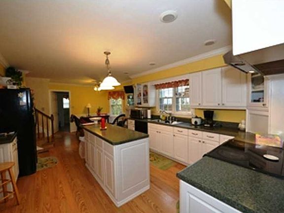 4th image of 5309 Stewart Dr
