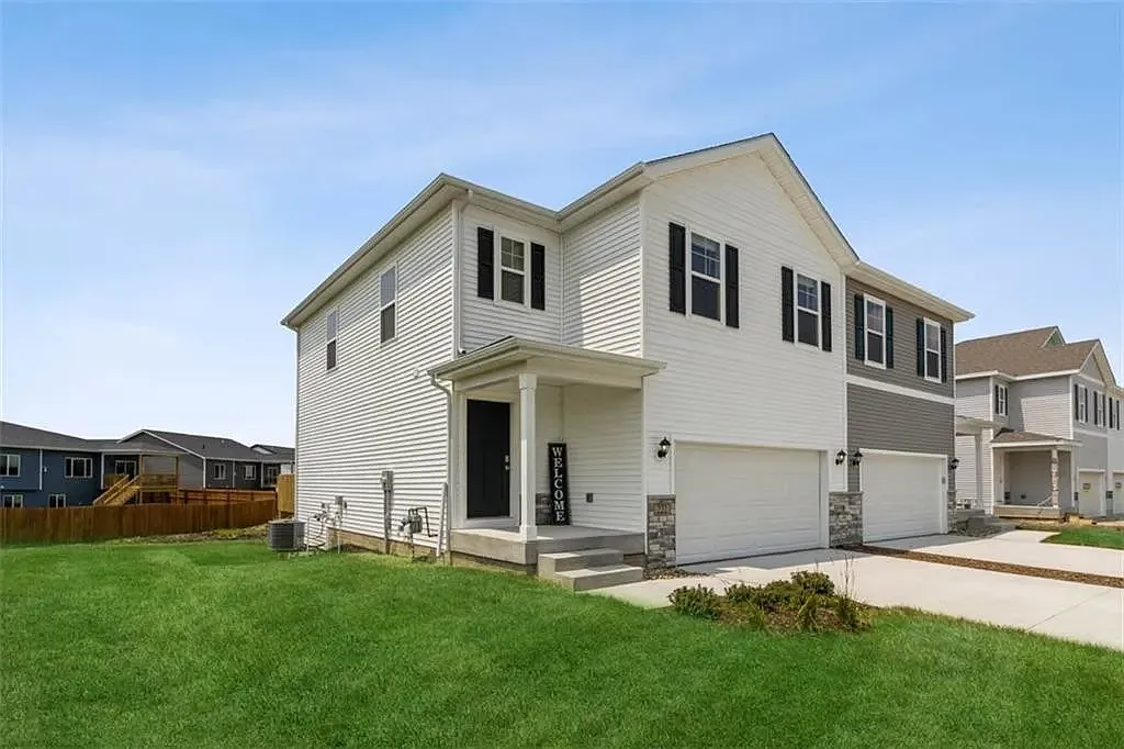 259 NW Charlestown Ln — Photo 2
