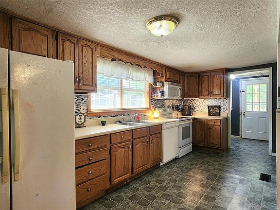 5th image of 1015 Adam St