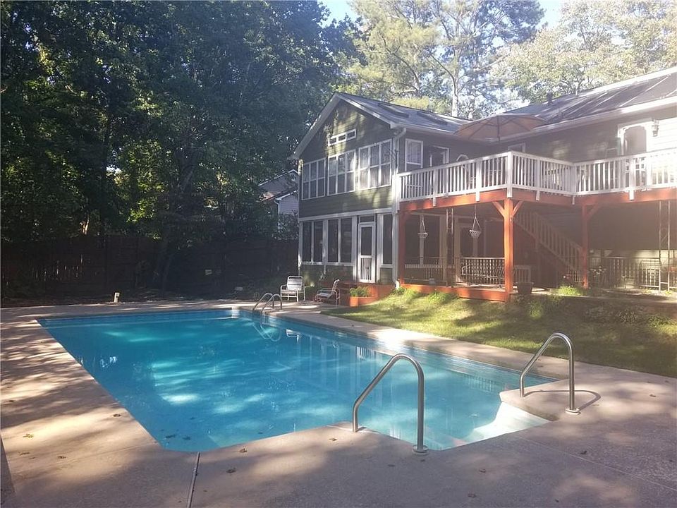 2nd image of 211 Cedar Mill Ln