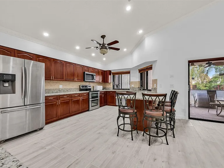 7619 Silver Woods Ct — Photo 14