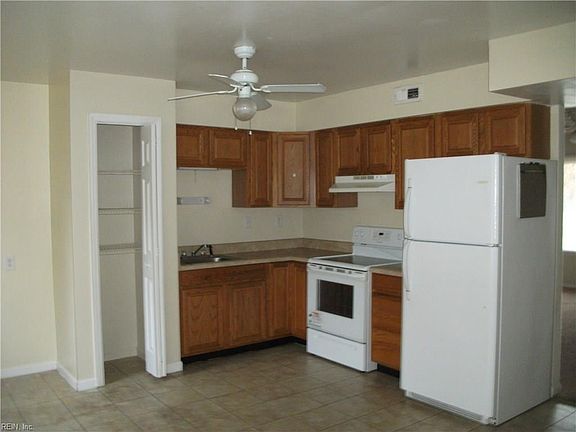 3rd image of 1112 E Balview Ave #B