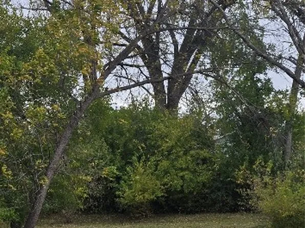 114 Northwood Dr, Hiawatha, IA 52233