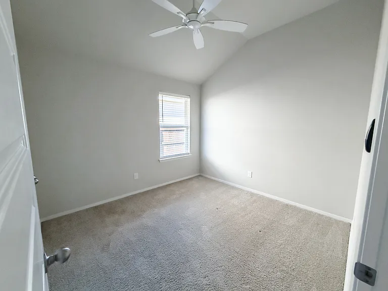 139 Lyndon Dr — Photo 11
