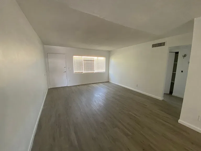 1126 N 27th St #5 — Photo 3
