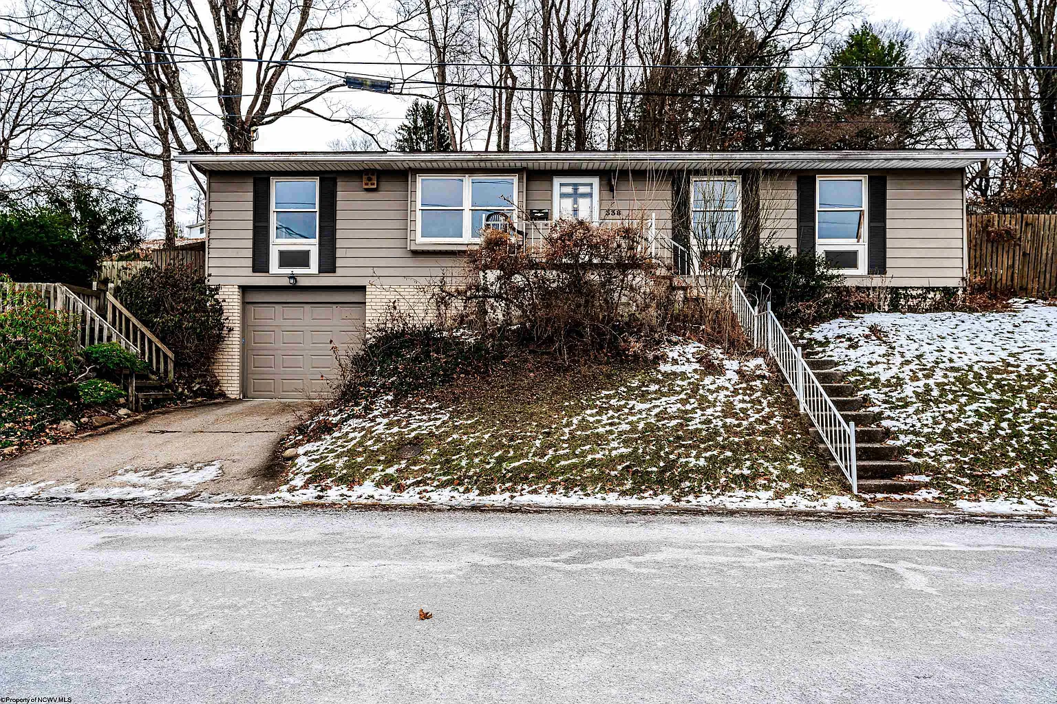 338 Jackson Ave photo 1