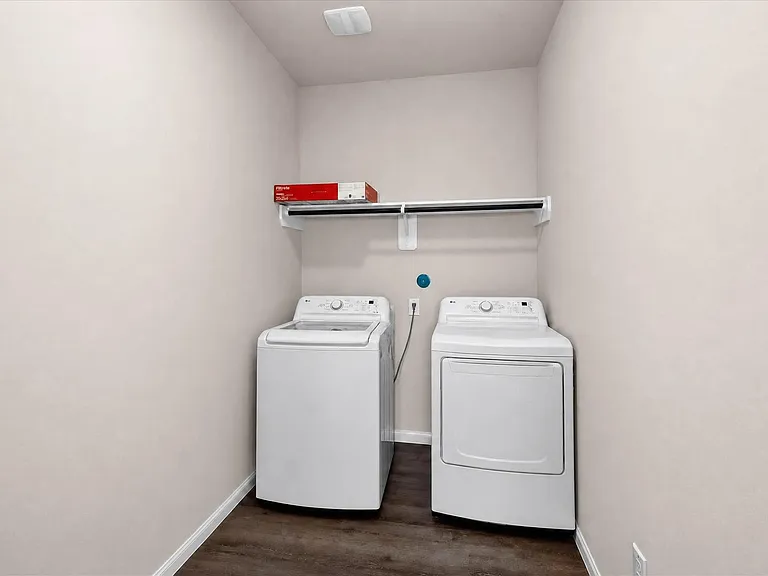 24839 Goldoni Dr — Photo 32