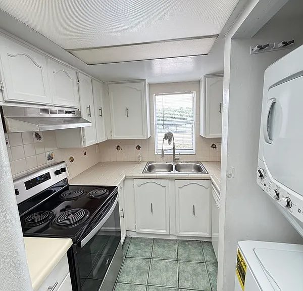 519 E San Sebastian Ct — Photo 4