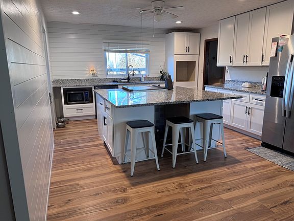 2nd image of 1951 Mayhew Rd