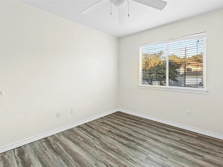 808 Sagewood Trl — Photo 11