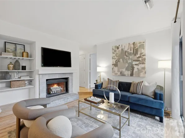 1109 E Morehead St APT 16, Charlotte, NC 28204