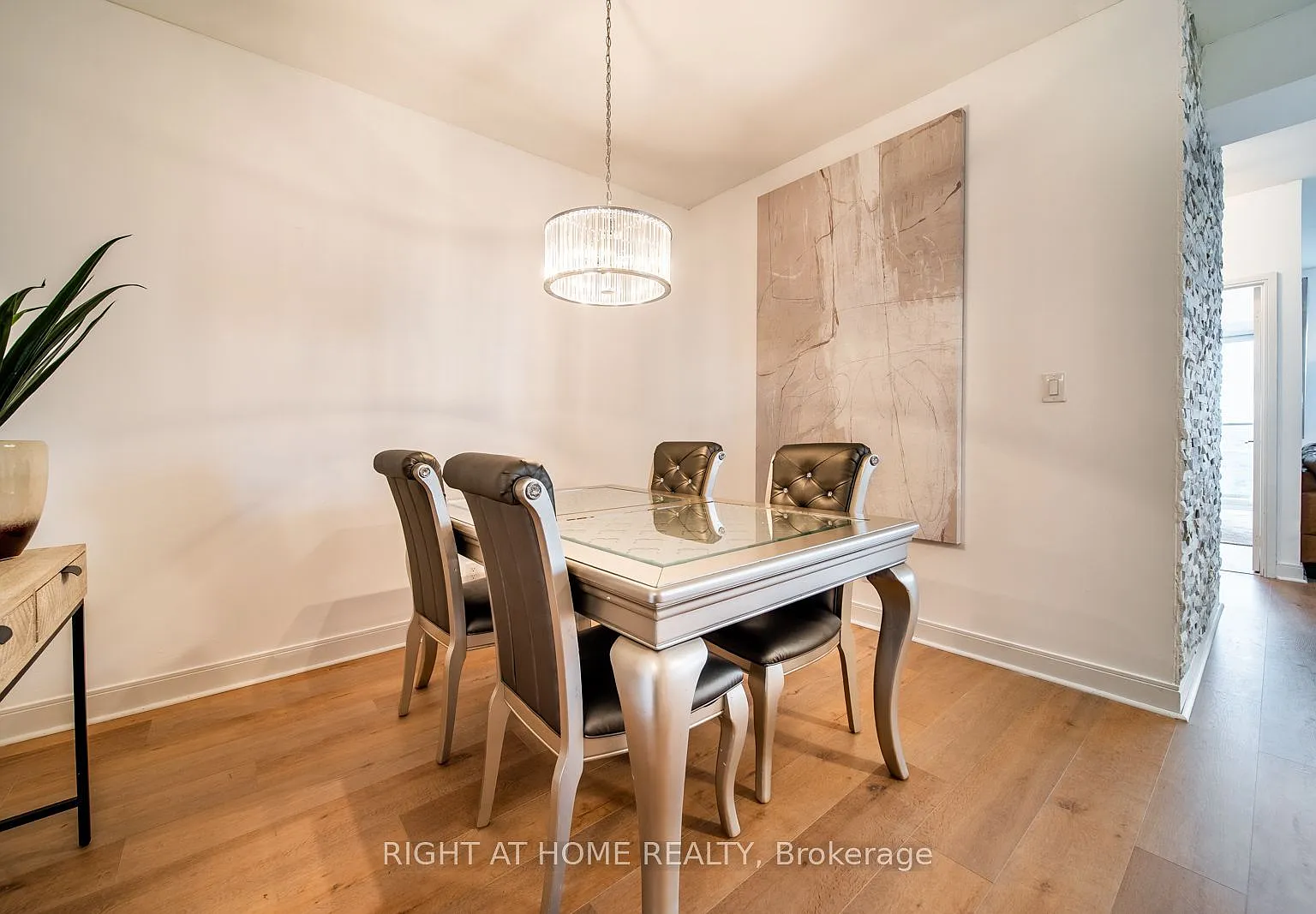 3 bed, $4,000 — Photo 4