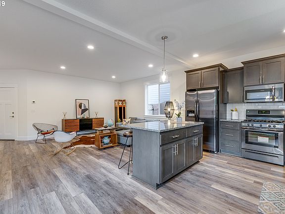 5th image of 8314 NE 88th Cir