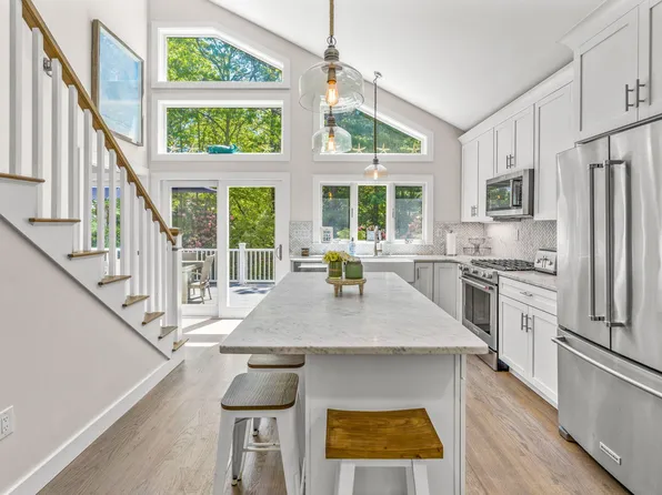 15 Halyard Circle, Mashpee, MA 02649