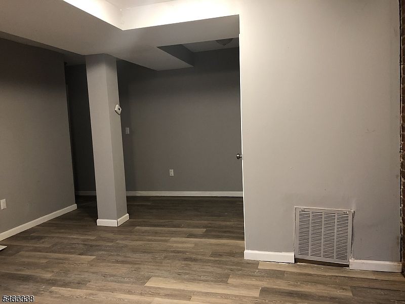2nd image of 295 Hawthorne Ave APT 1D