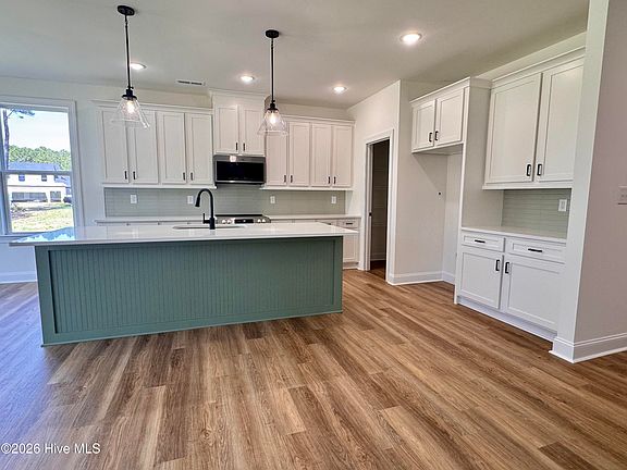 4th image of 857 Fairway Road