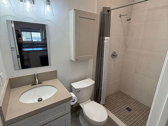 5th image of 1811 Parrot St