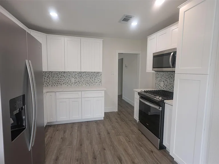 602 Higgins St — Photo 16