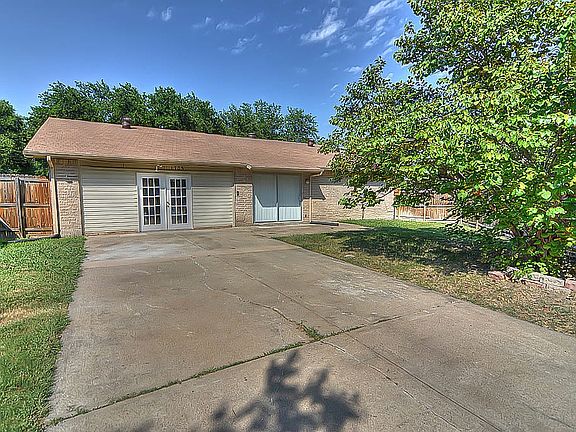 3rd image of 1705 Larchwood Cir