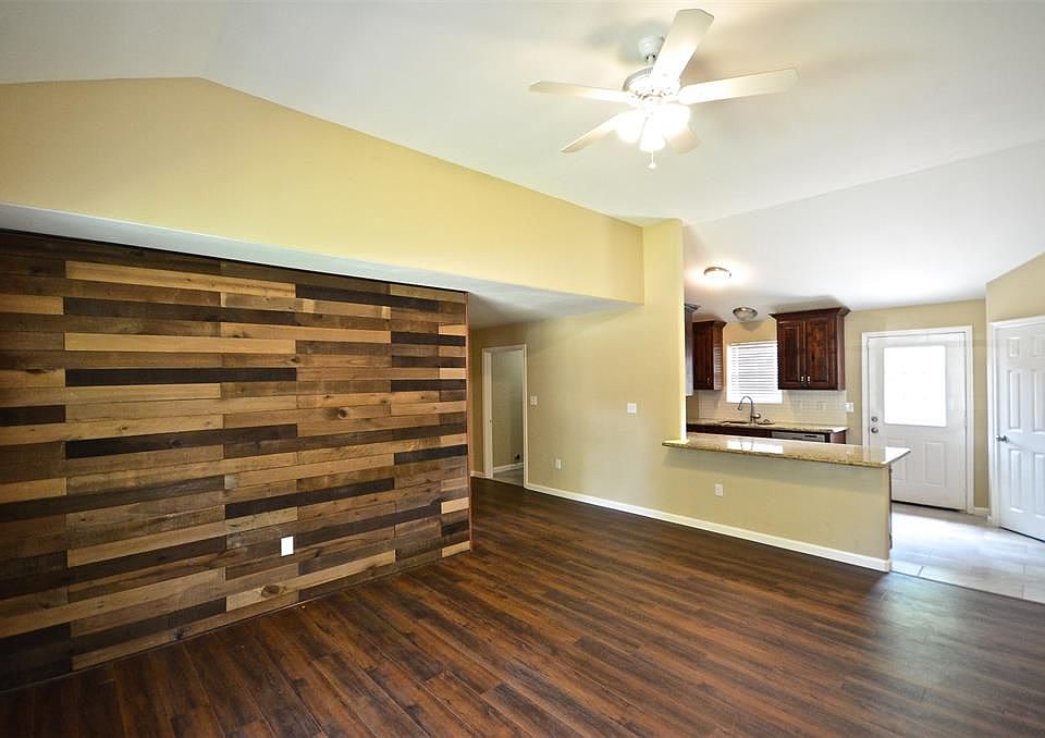 1st image of 16934 Enchanted Cir E