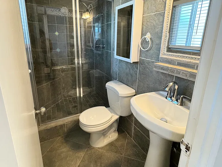 1604 Jasper Ave — Photo 9