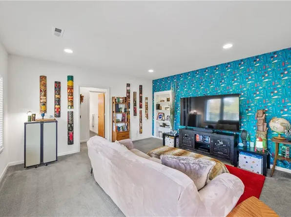 4953 NW High Dr, Riverside, MO 64150