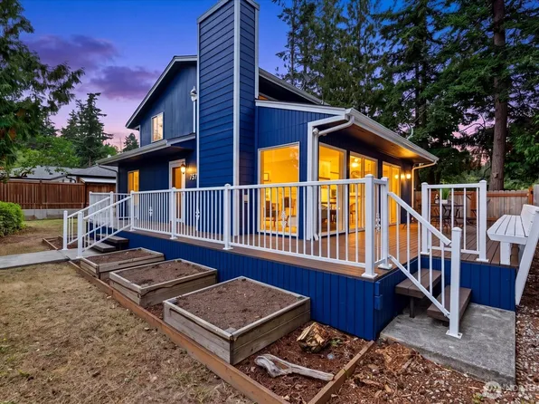 757 Commodore Ln, Camano Island, WA 98282