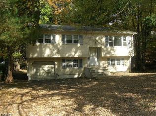 5 Bell Ct, Landing, NJ 07850